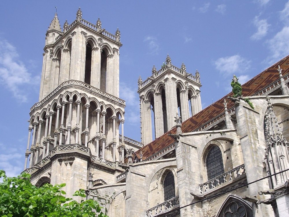 Collégiale Notre-Dame de Mantes - secteur d'intervention du courtier en prêt immobilier à Mantes-la-Jolie