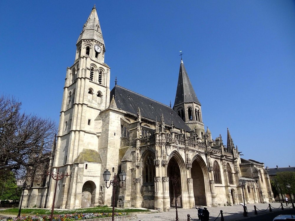 Collégiale Notre-Dame de Poissy, vue depuis le sud-ouest - secteur d'intervention du courtier en prêt immobilier